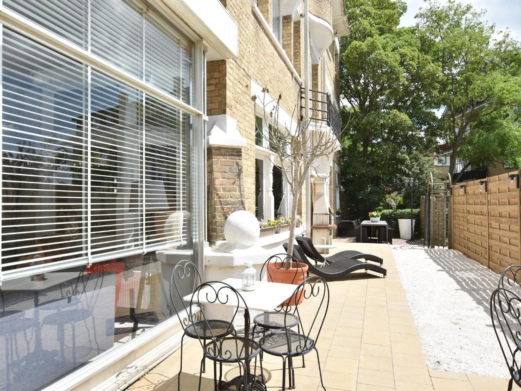 Former Hotel In The Centre And At 50 Metres From The Beach In Panne De Panne Εξωτερικό φωτογραφία
